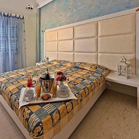 Sellada 3* Kamári