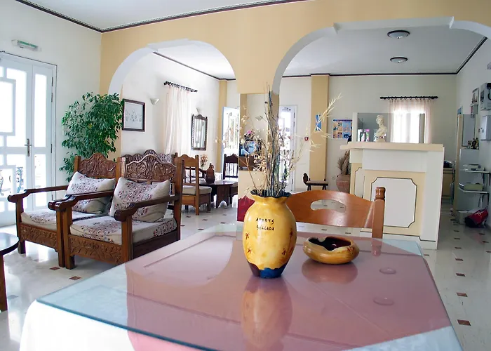 Sellada Aparthotel Kamari (Santorini)