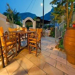 Sellada Kamari (Santorini)