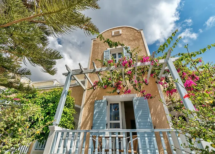 Sellada Aparthotel Kamari (Santorini)