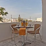 Sellada Aparthotel Kamári