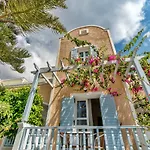Sellada Aparthotel Kamári